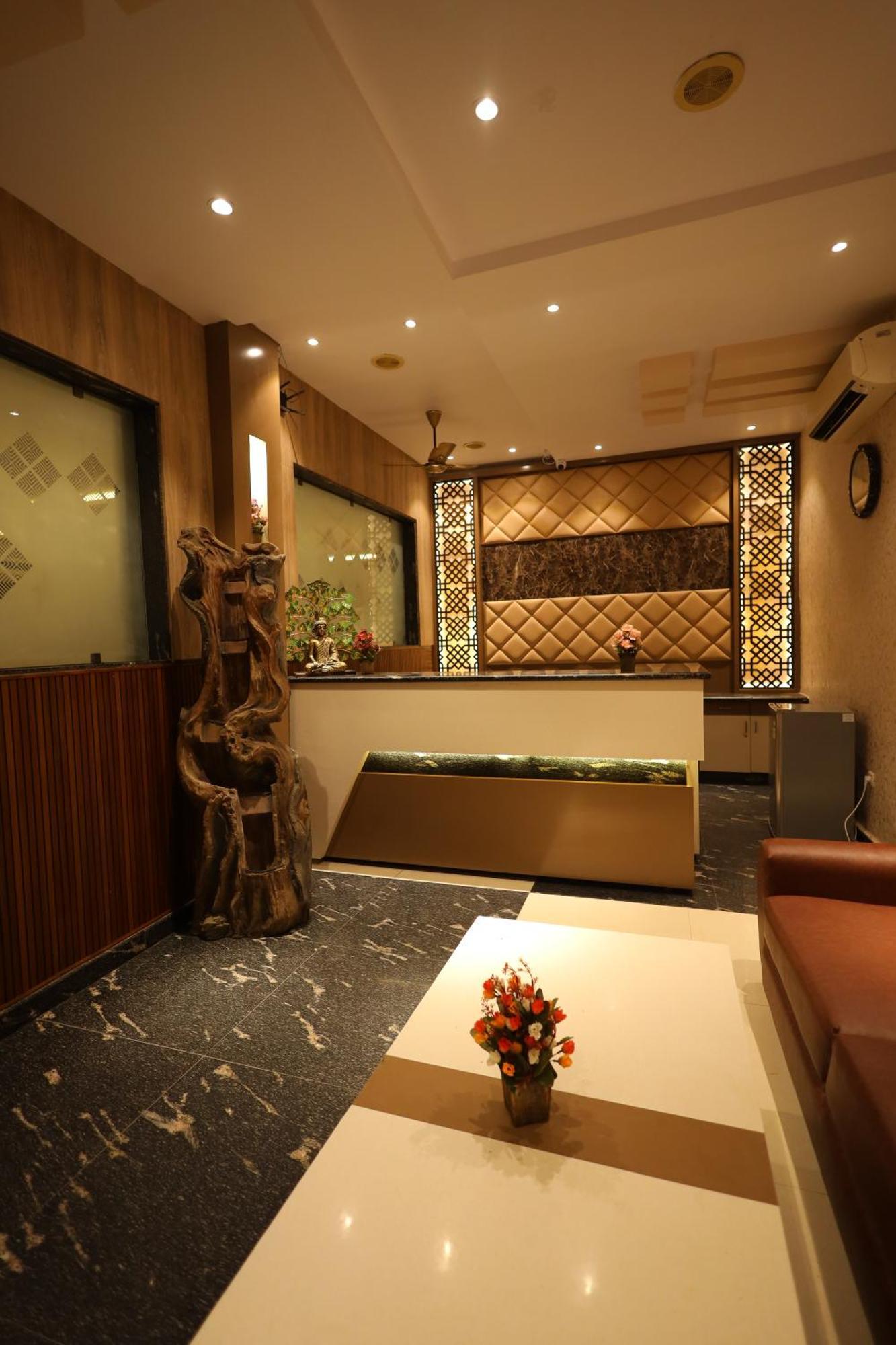 Hotel Bhagyaraj Palace A Luxury Hotel Keshavpuram Канпур Екстериор снимка