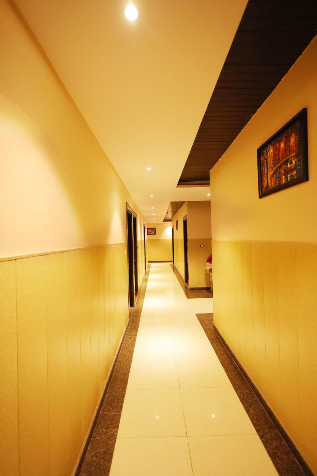 Hotel Bhagyaraj Palace A Luxury Hotel Keshavpuram Канпур Екстериор снимка